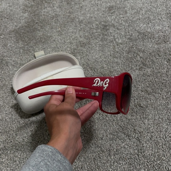 Dolce & Gabbana Red sunglasses - Picture 3 of 6